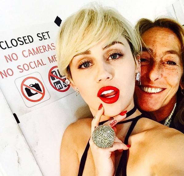 Miley Cyrus testimonial Golden Lady nuova collezione collant senza cuciture