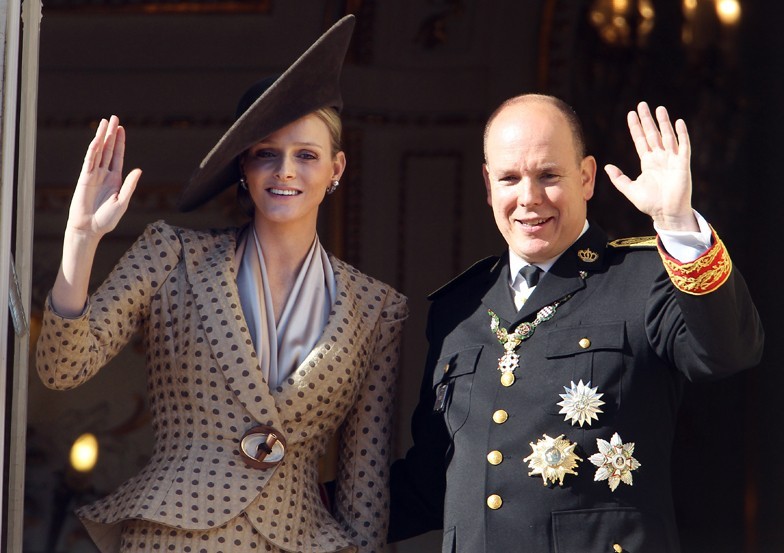 Il Principe Alberto II di Monaco e Charlene hanno avuto due gemelli, un maschio e una femmina