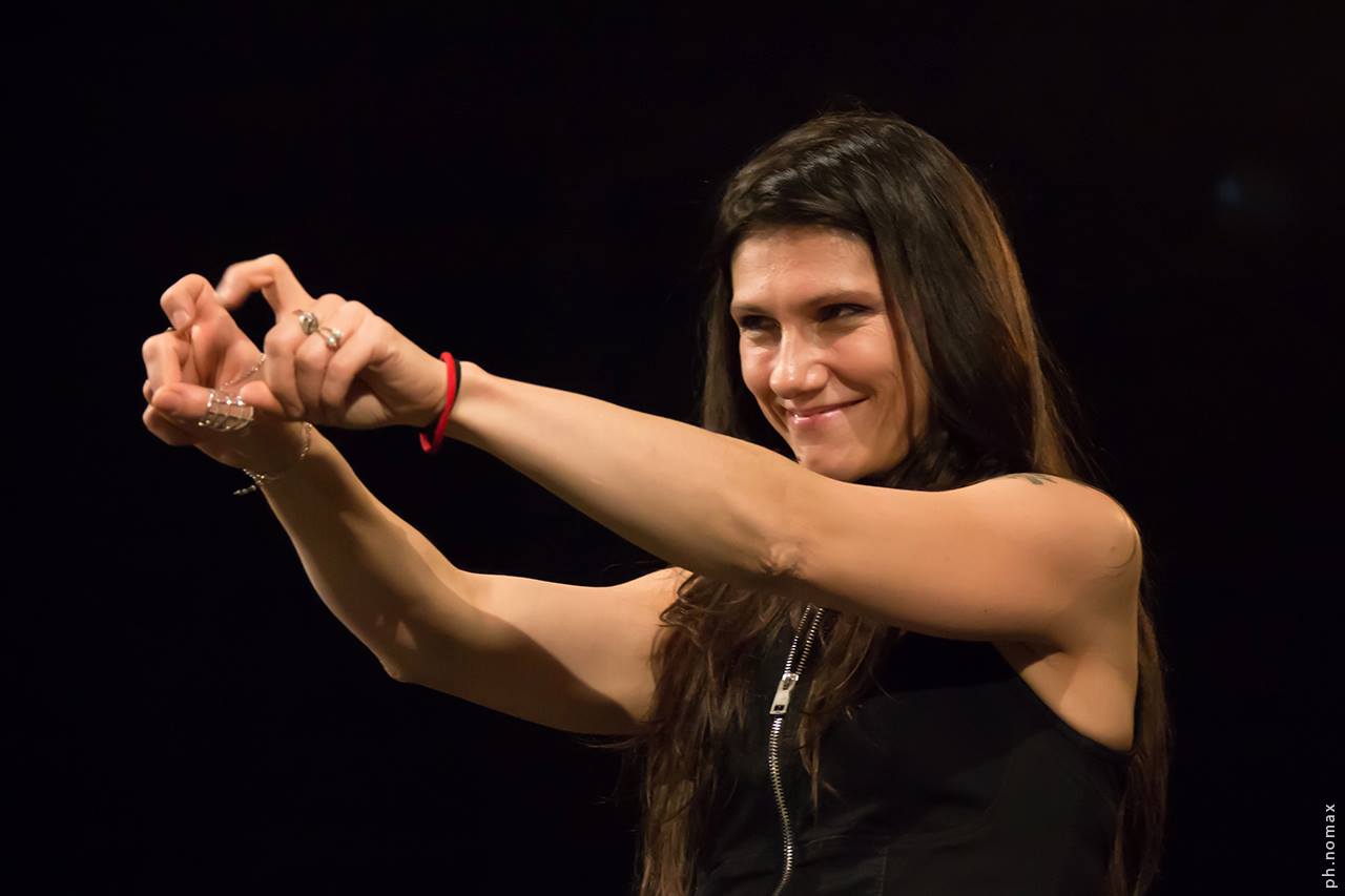 Elisa festeggia il suo compleanno tra live di successo e una carriera internazionale
