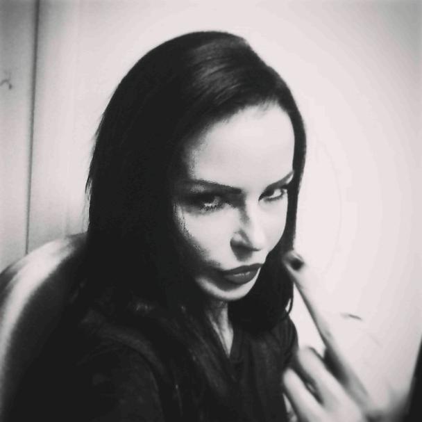 Nina Moric si sfoga su Instagram dopo lo scontro con la Perego