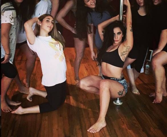 Lady Gaga a lezione di pole dance