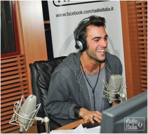 Marco Mengoni a Radio Italia con il nuovo album Parole in circolo 