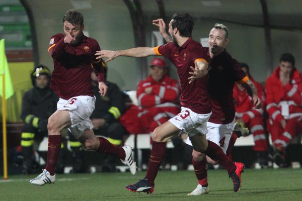 La Roma torna al successo a Cesena con il gol di De Rossi