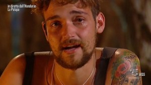 Valerio Scanu scoppia in lacrime all'Isola dei Famosi 10
