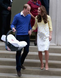 Kate Middleton e il Principe William con la Royal Baby 