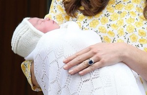 Kate Middleton ha partorito: Ecco la prima foto della bambina 