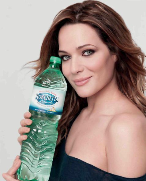 Al via il nuovo spot della Rocchetta: protagonista Laura Chiatti