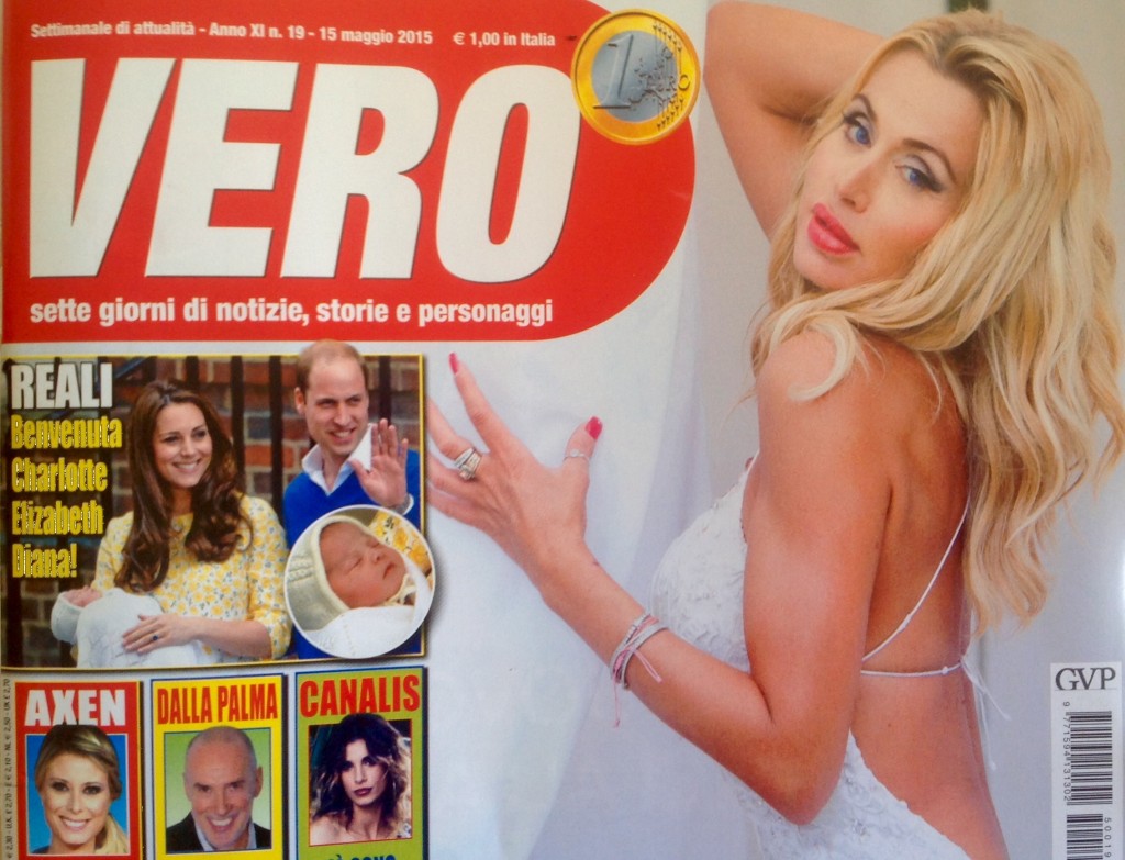 Valeria Marini sulla copertina del settimanale Vero