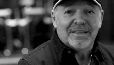 Vasco Rossi Kom 015 il Live con suoni esplosivi e scenografia spaziale vasco rossi kom