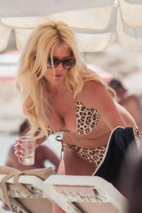Victoria Silvstedt in forma a Formentera Victoria Silvstedt Formentera Gossip News