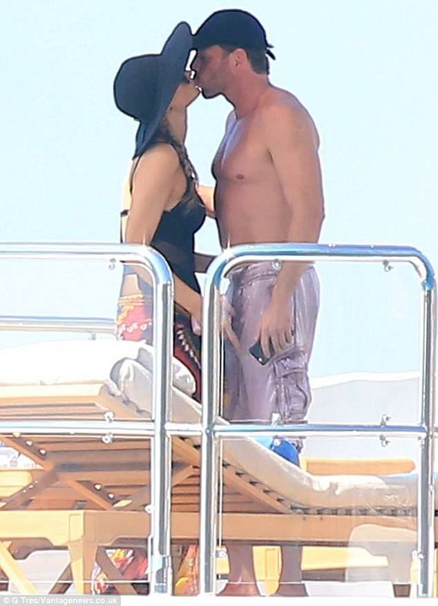 Gossip News: Paris Hilton sexy alle Baleari 