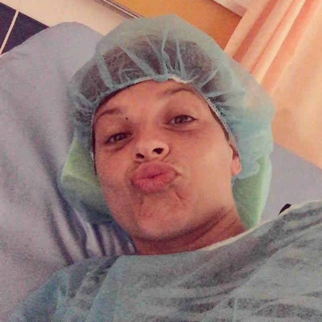 Alessandra Amoroso selfie dopo l'operazione alle corde vocali