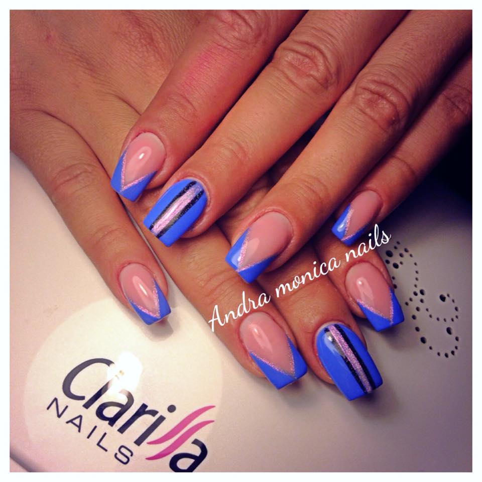 Nails Beauty: french a V celeste