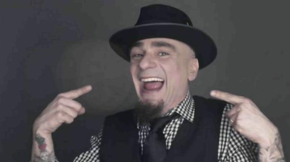 J-Ax su Rai 2 farà vedere i “Sorci verdi”, prima che chiudano la Rai Sorci verdi