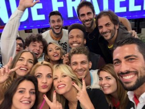 Alessia Marcuzzi selfie con i ragazzi del gf14