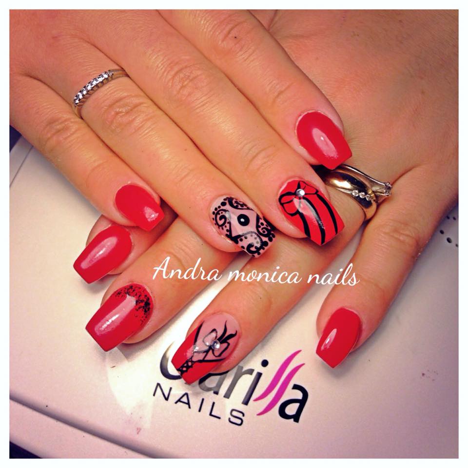 Nails Beauty: gel rosso con decorazioni nero e rosato