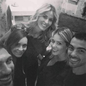 Francesco Arca selfie con gli amici inaugurazione Al Bar