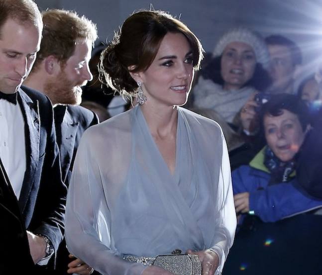 Kate Middleton troppo magra alla prima londinese di Spectre Kate Middleton e il principe William alla prima di Spectre