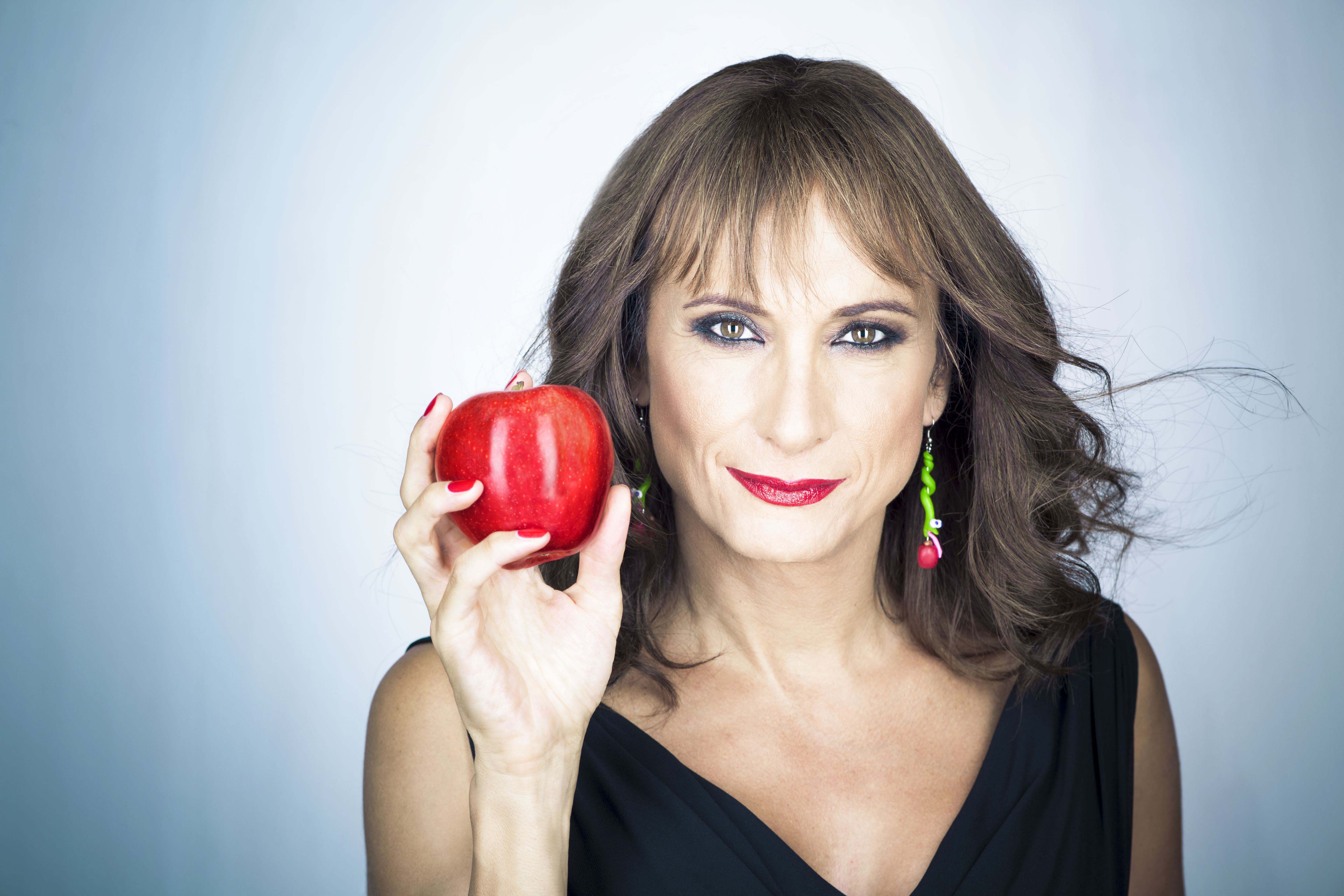 Vladimir Luxuria su Deejay TV L’isola di Adamo ed Eva: “No alla nudità vissuta come peccato” Vladimir Luxuria conduce L'Isola di Adamo ed Eva su Deejey TV