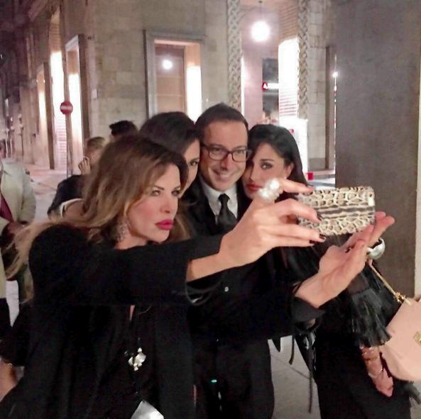 Alba Parietti, Caterina Balivo e Belen Rodriguez selfie
