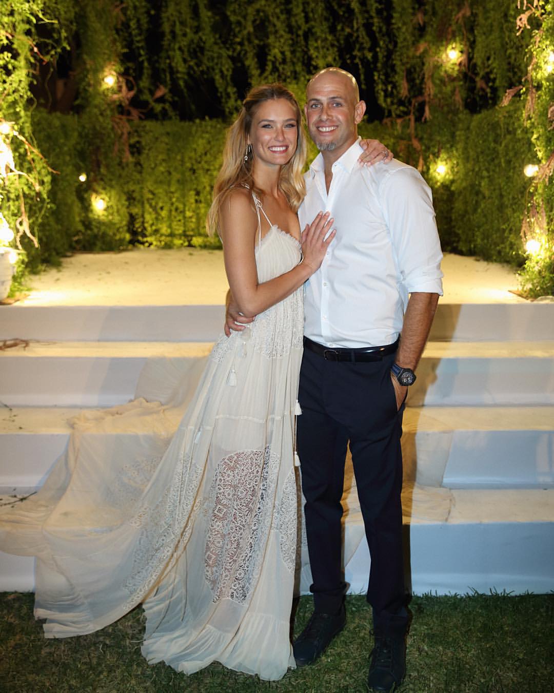 Bar Refaeli mostra su Instagram una foto del matrimonio con Adi Ezra Bar Refaeli e Adi Ezra si sono sposati: matrimonio foto