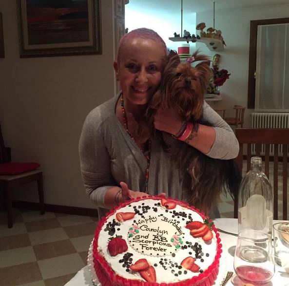 Carolyn Smith festeggia il compleanno insieme alla sua cagnolina Lady Butterfly
