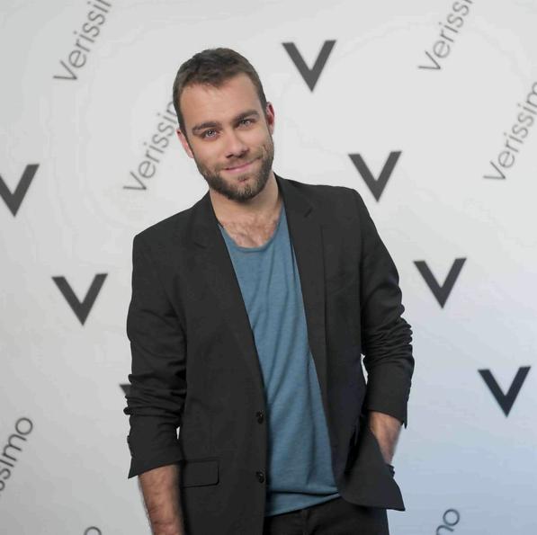 Carlos Serrano della soap Il segreto a Verissimo: “La gente pensa che Fernando Mesia sia reale” Carlos Serrano a Verissimo intervistato da Silvia Toffanin