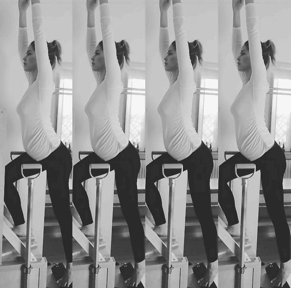 Elena Santarelli pancino in vista durante gli allenamenti: “Ci vediamo dopo la Befana” Elena Santarelli e il pilates
