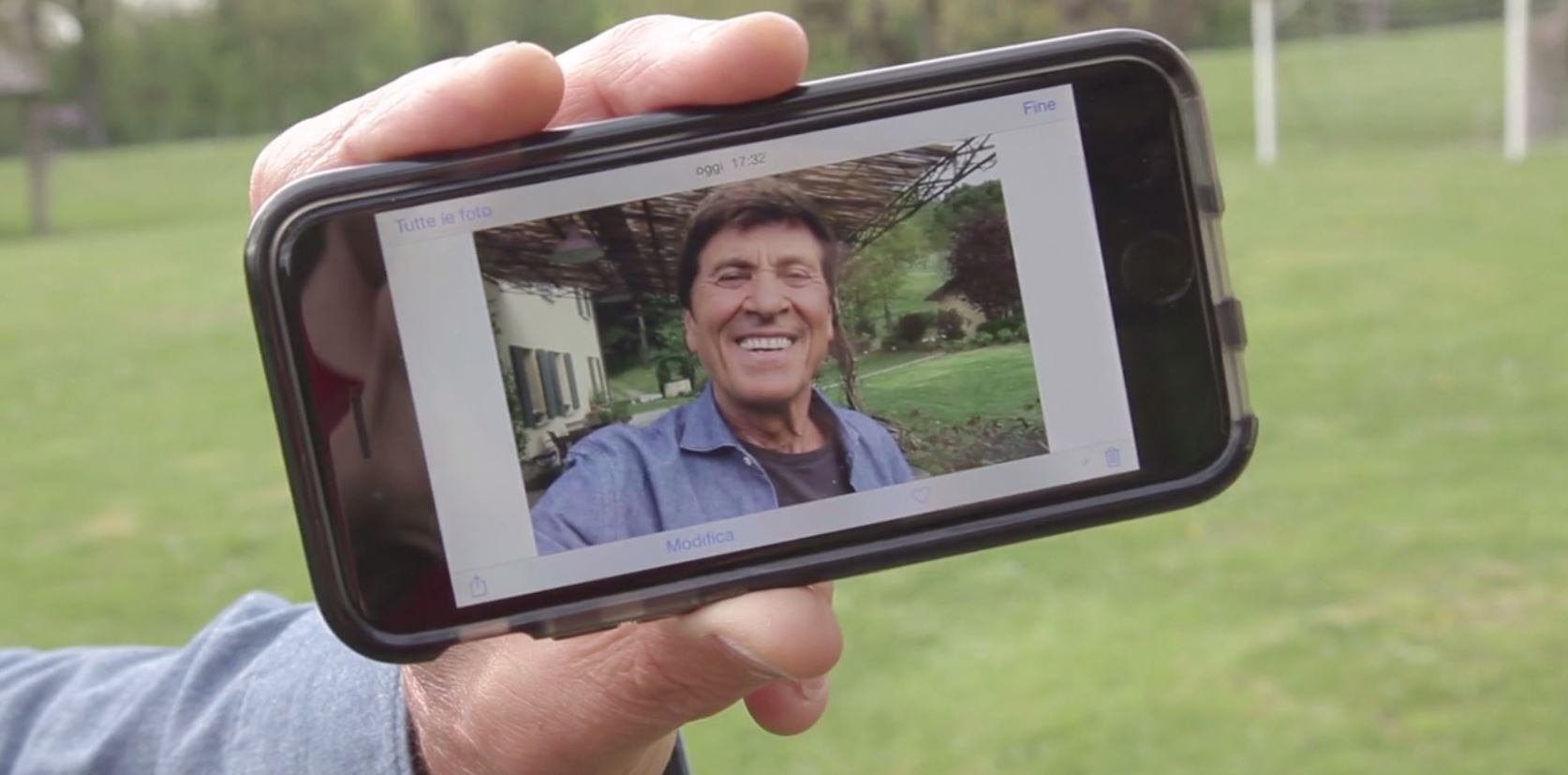 Gianni Morandi su Deejay Tv: “È tutto un selfie” Gianni Morandi su DEEJAY TV con MORANDI 7.1
