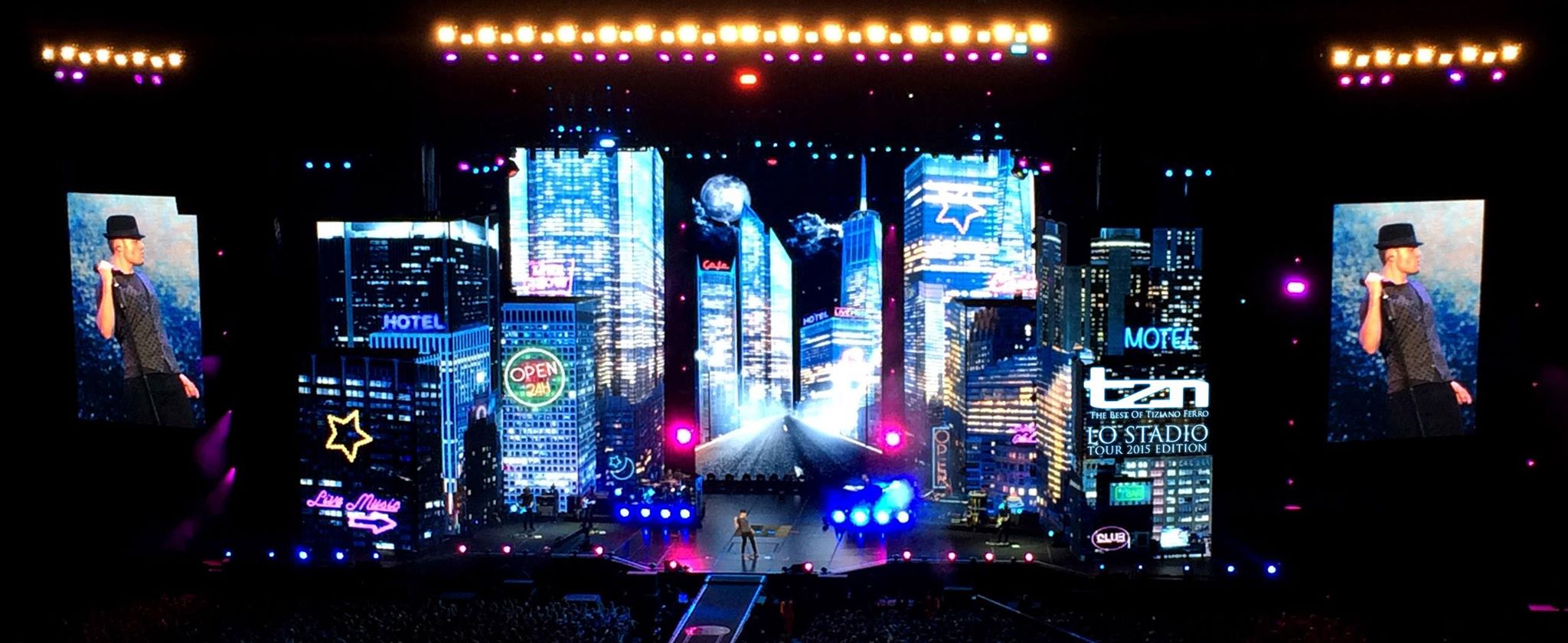 Speciale “Tiziano Ferro – Lo Stadio” su Rai Uno: “Ho vissuto un anno unico e ve lo voglio raccontare” Tiziano Ferro-Lo Stadio in onda il 30 dicembre su Rai Uno