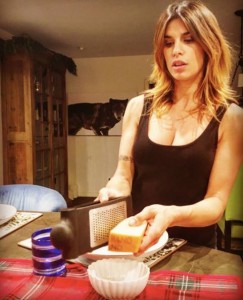 Elisabetta Canalis in cucina