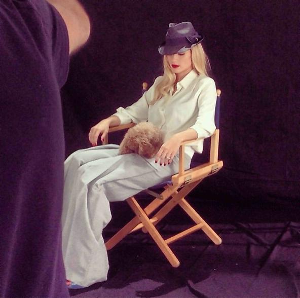michelle hunziker shooting outfit total white