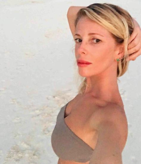 Alessia Marcuzzi a passo di flamenco augura Buon Anno ai fan dalle Maldive Alessia Marcuzzi news