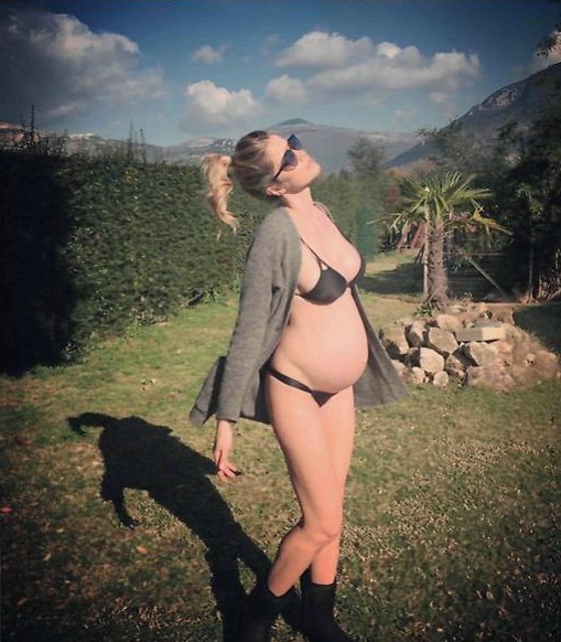 elena santarelli in bikini con il pancione gossip news