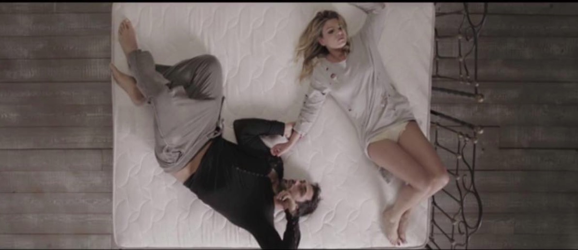 Francesco Arca nel nuovo video di Emma Marrone “Io di te non ho paura” Emma Marrone esce il video del brano "Io di te non ho paura"