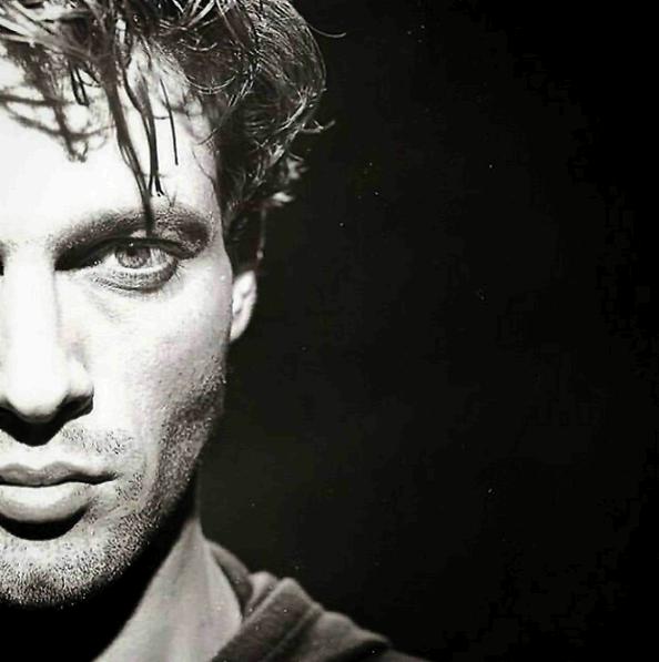 Sanremo 2016, Gabriel Garko nel backstage dell’Ariston mostra i muscoli gabriel garko a sanremo 2016