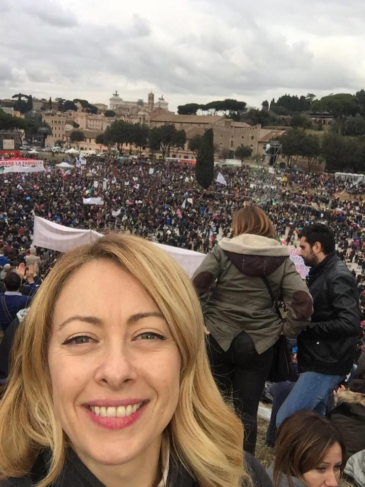 Giorgia Meloni è incinta: l’annuncio live durante il Family Day giorgia meloni è incinta annuncio al family day