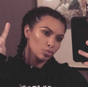 Kim Kardashian, il primo selfie del 2016: la foto