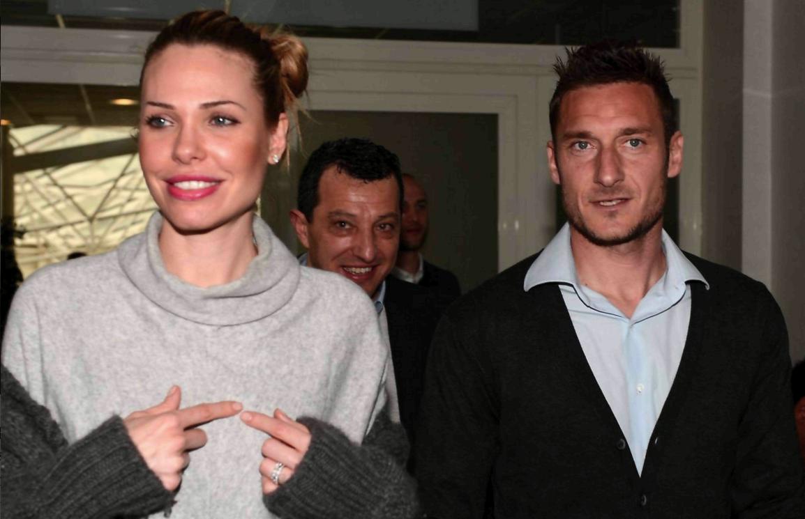 Francesco Totti “Minaccia” scherzosamente Ilary Blasi ormai incinta di 7 mesi totti blasi gossip