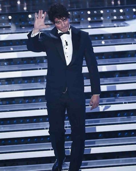Gabriel Garko look prima serata Sanremo 2016