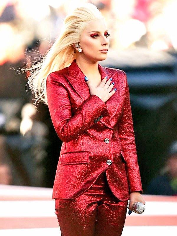 Lady Gaga in rosso al Super Bowl