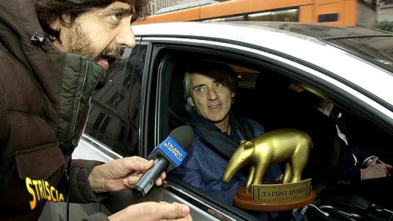 News Striscia La Notizia Tapiro D oro A Roberto Mancini 