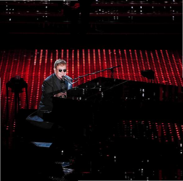Elton John superospite a Sanremo 2016