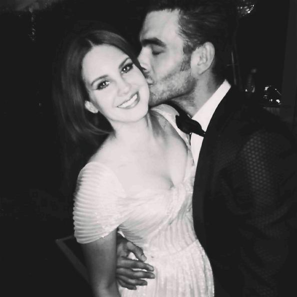Lana Del Rey e Jon Kortajarena e il bacio alla notte degli Oscar