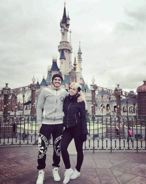 Mauro Icardi e Wanda Nara volano a Disneyland Paris Mauro Icardi e Wanda Nara, gossip news,