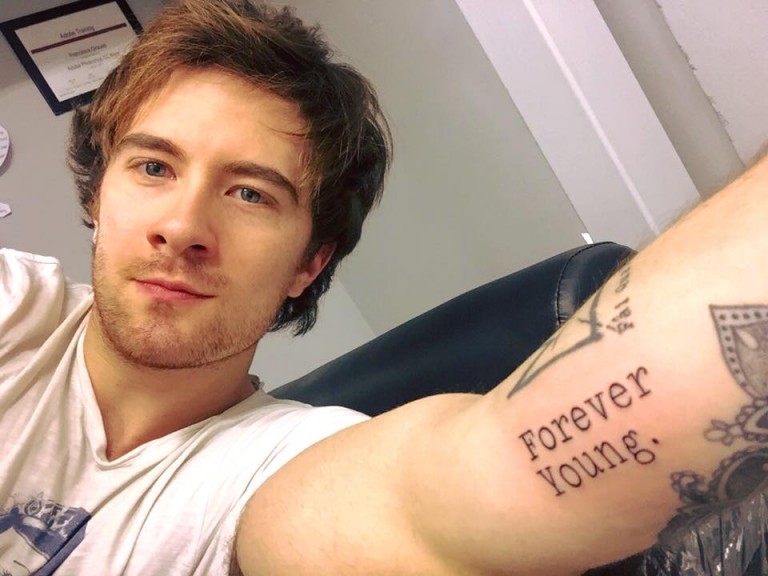 Tatuaggio Appena Fatto Esposto Al Sole