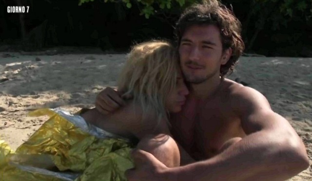 Isola, Paola e Andrea: dopo i litigi, i chiarimenti, poi il bacio della pace isola dei famosi 2016 paola caruso e andrea preti il bacio news