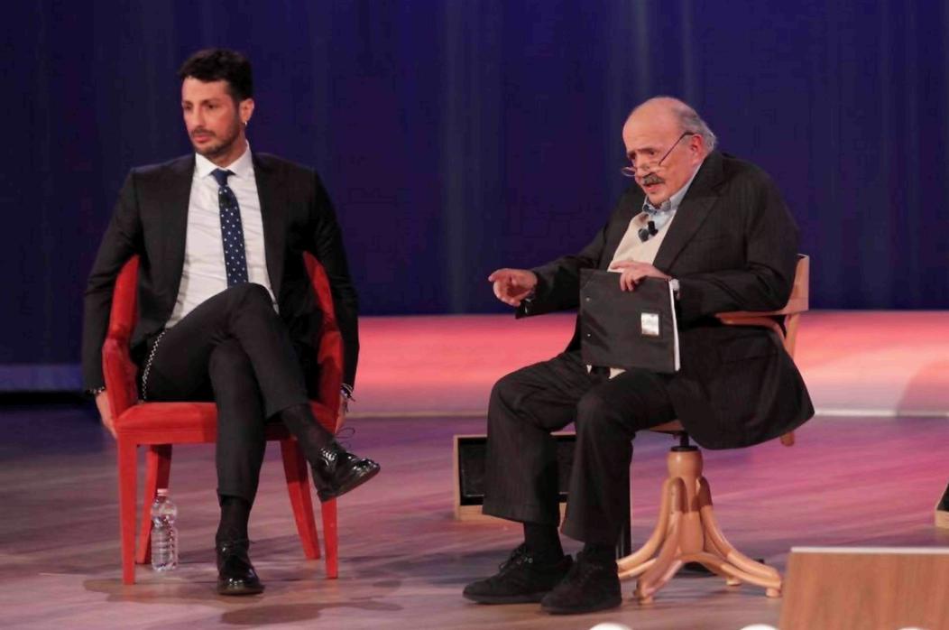 Al Maurizio Costanzo Show, Fabrizio Corona: “Non drogatevi, io mi sono rovinato la vita” Maurizio Costanzo Show, fabrizio corona