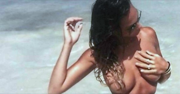 Gossip news – Sarah Nile si mette in topless in spiaggia al via le critiche Sarah Nile gossip