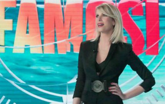 Gossip, Alessia Marcuzzi elegante in classico ma ancora in nero alessia marcuzzi, Gossip news,